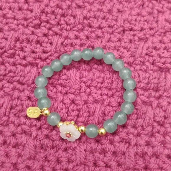Jade Green Aventurine Bead Stretch Bracelet with Flower Accent NEW - Picture 4 of 5